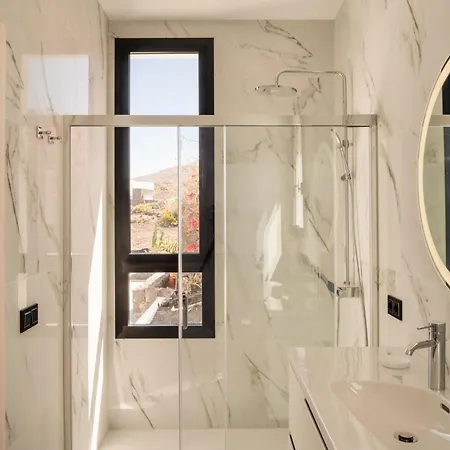 Caprica By Buenavilla Vila