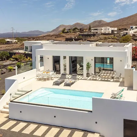 Caprica By Buenavilla Vila